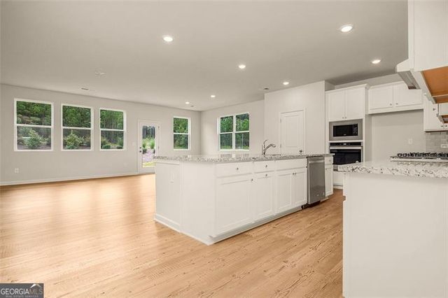 410 POINT PLACE Drive, Loganville, GA 30052