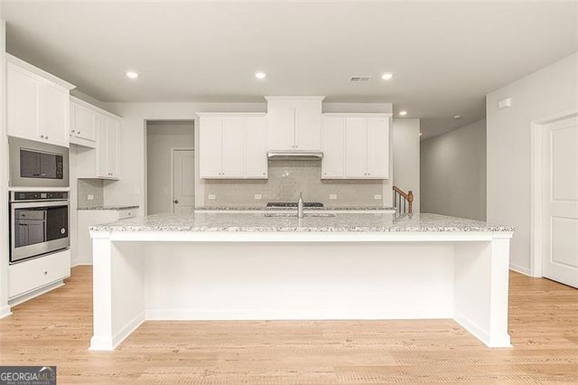 410 POINT PLACE Drive, Loganville, GA 30052