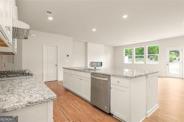 410 POINT PLACE Drive, Loganville, GA 30052