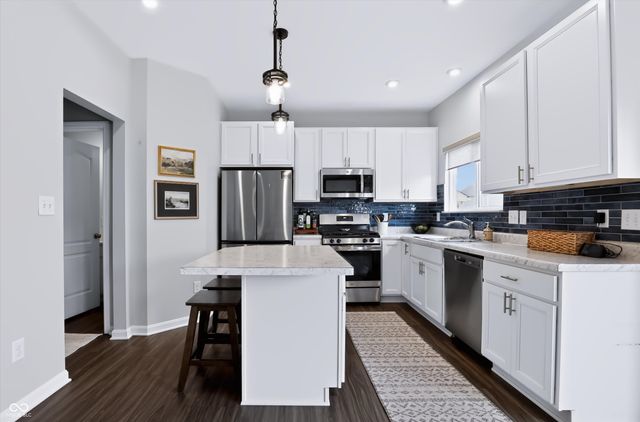 5521 Woods Pointe Drive, Mccordsville, IN 46055