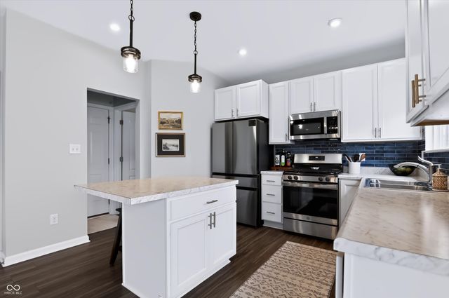 5521 Woods Pointe Drive, Mccordsville, IN 46055