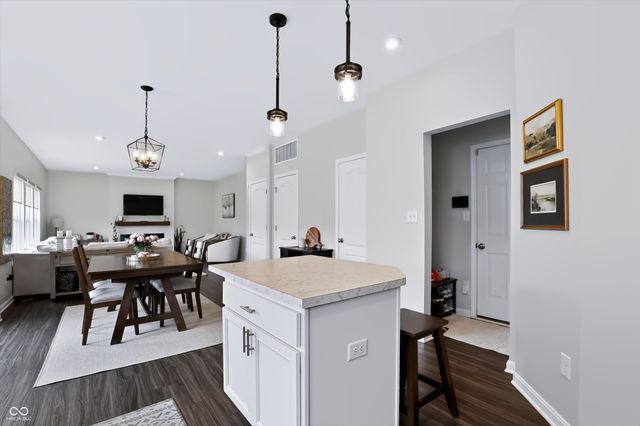 5521 Woods Pointe Drive, Mccordsville, IN 46055