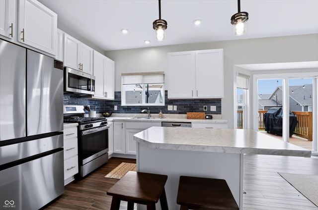 5521 Woods Pointe Drive, Mccordsville, IN 46055