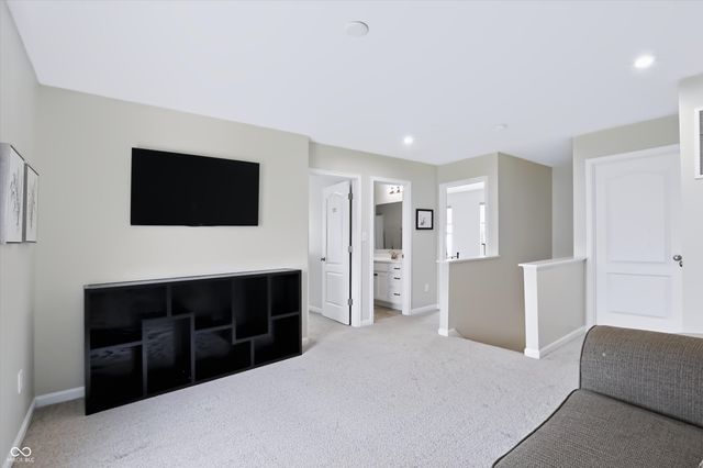 5521 Woods Pointe Drive, Mccordsville, IN 46055