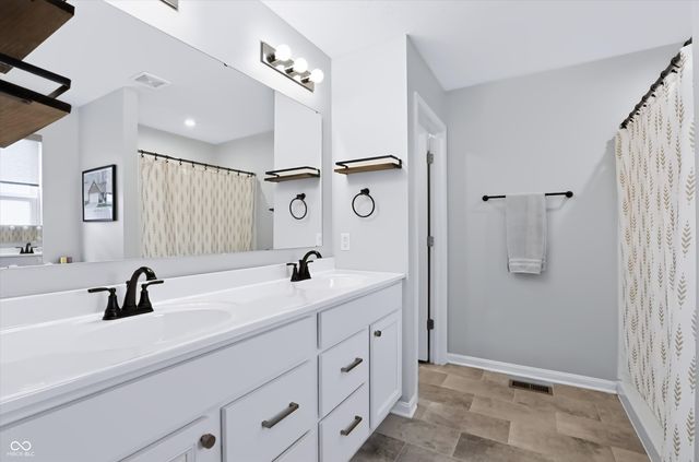 5521 Woods Pointe Drive, Mccordsville, IN 46055