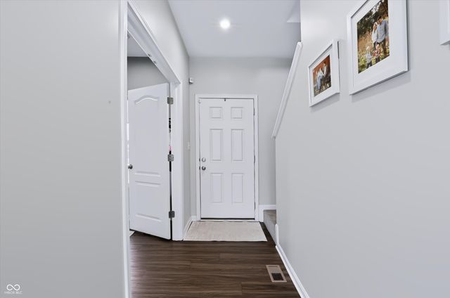 5521 Woods Pointe Drive, Mccordsville, IN 46055