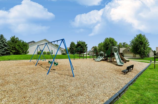 5521 Woods Pointe Drive, Mccordsville, IN 46055
