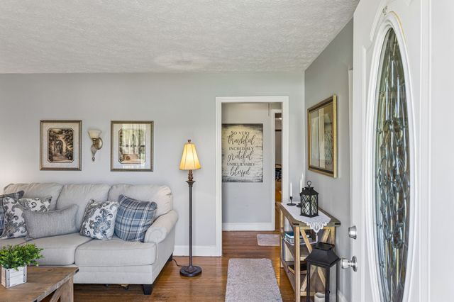 929 Lemont Dr, Nashville, TN 37216