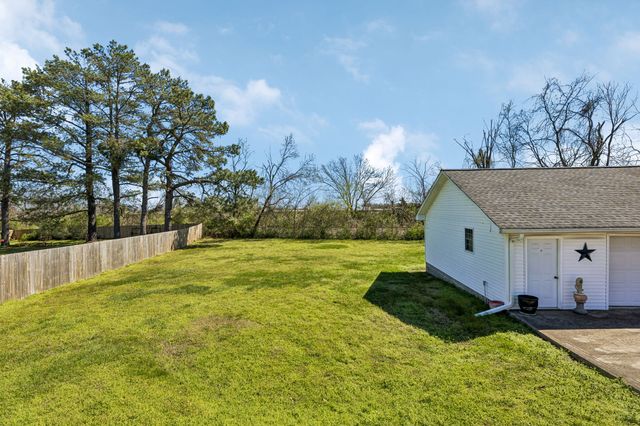 929 Lemont Dr, Nashville, TN 37216