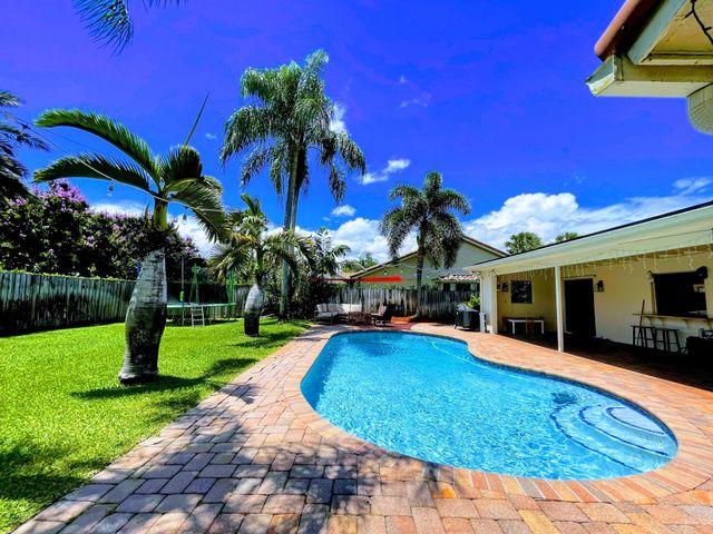 1701 NW 97th Terrace, Plantation, FL 33322