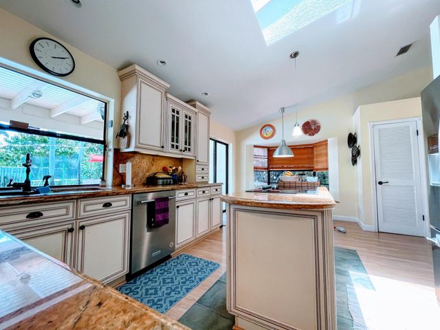 1701 NW 97th Terrace, Plantation, FL 33322