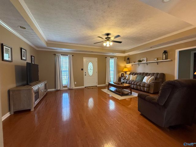 302 Twin Oaks Drive NW, Hartselle, AL 35640