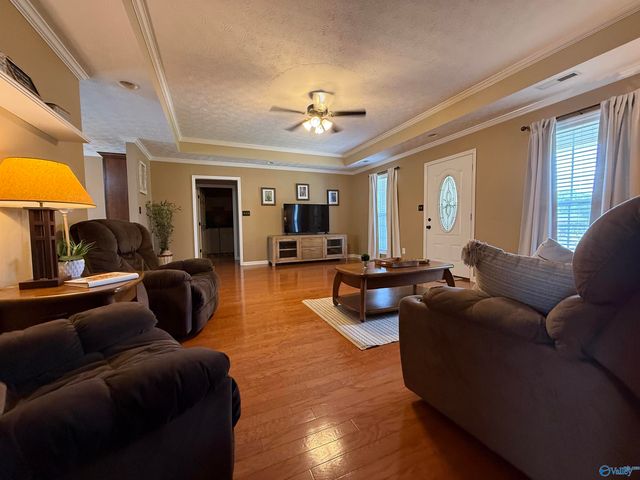 302 Twin Oaks Drive NW, Hartselle, AL 35640