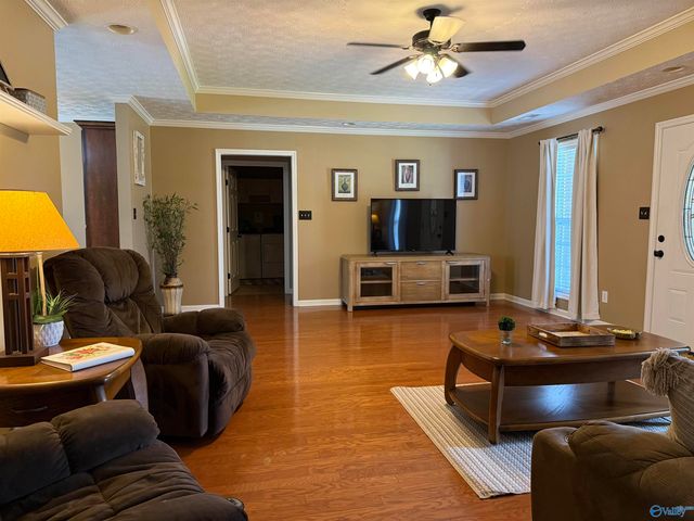 302 Twin Oaks Drive NW, Hartselle, AL 35640