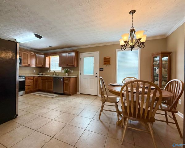 302 Twin Oaks Drive NW, Hartselle, AL 35640