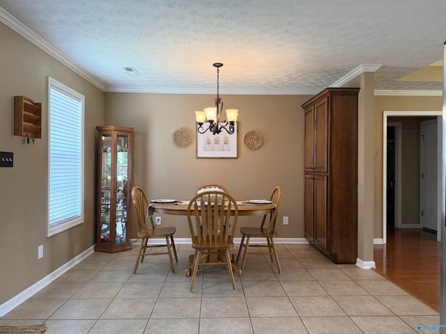 302 Twin Oaks Drive NW, Hartselle, AL 35640