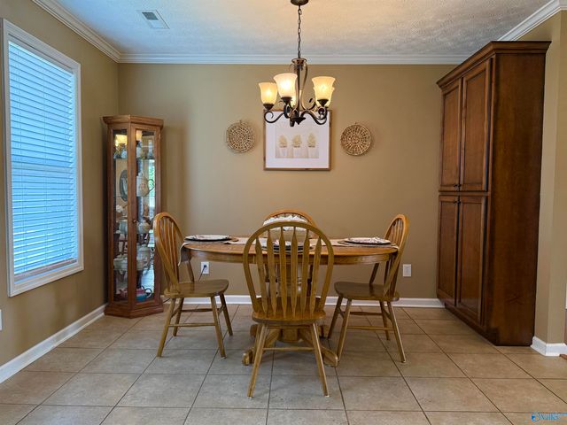 302 Twin Oaks Drive NW, Hartselle, AL 35640