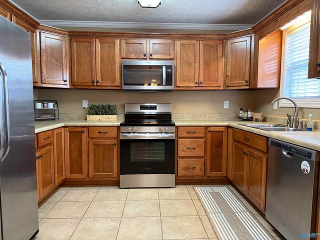 302 Twin Oaks Drive NW, Hartselle, AL 35640