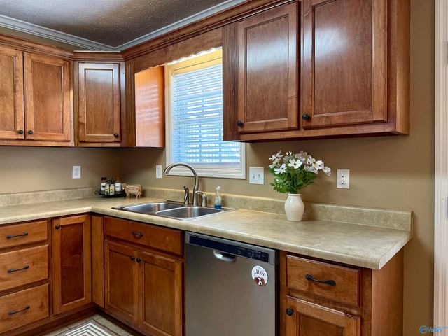 302 Twin Oaks Drive NW, Hartselle, AL 35640