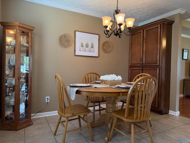 302 Twin Oaks Drive NW, Hartselle, AL 35640