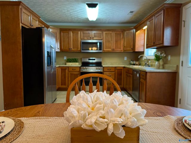 302 Twin Oaks Drive NW, Hartselle, AL 35640