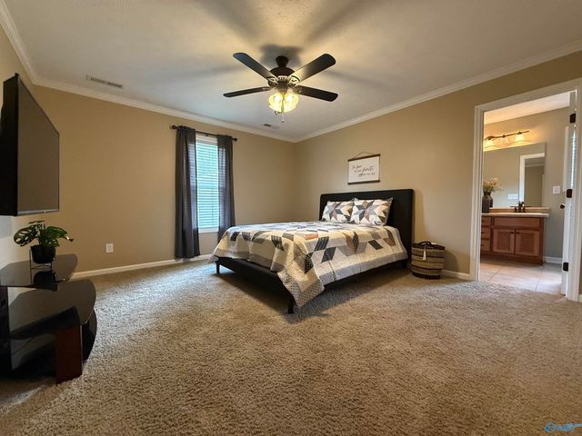 302 Twin Oaks Drive NW, Hartselle, AL 35640