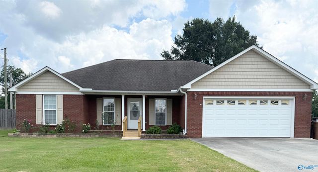 302 Twin Oaks Drive NW, Hartselle, AL 35640