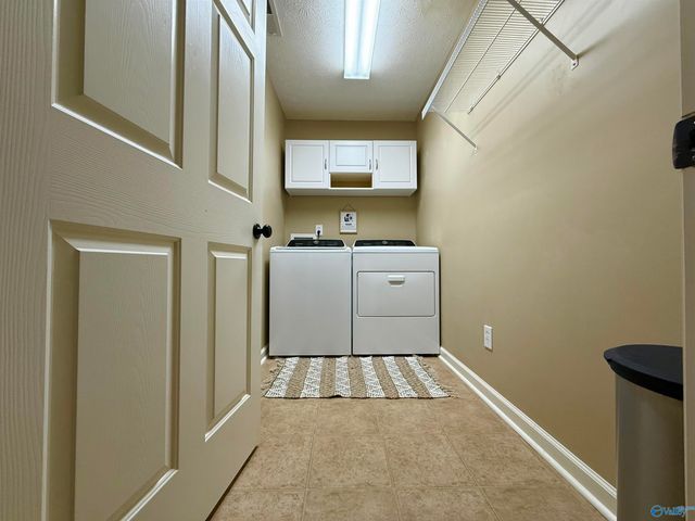 302 Twin Oaks Drive NW, Hartselle, AL 35640