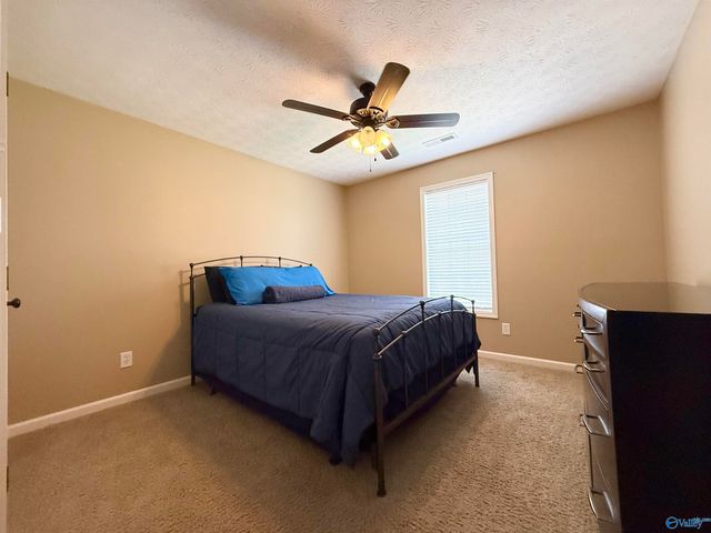 302 Twin Oaks Drive NW, Hartselle, AL 35640