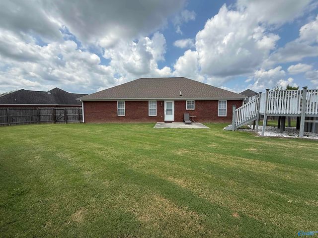 302 Twin Oaks Drive NW, Hartselle, AL 35640