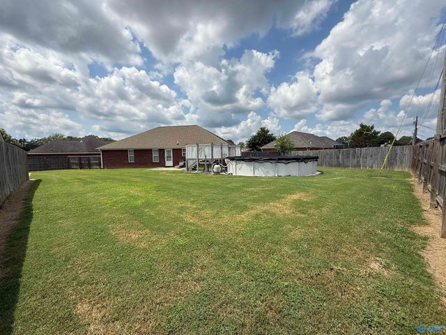 302 Twin Oaks Drive NW, Hartselle, AL 35640