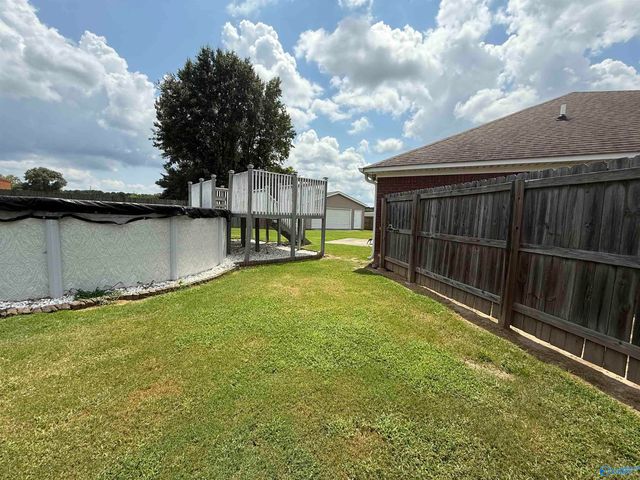 302 Twin Oaks Drive NW, Hartselle, AL 35640