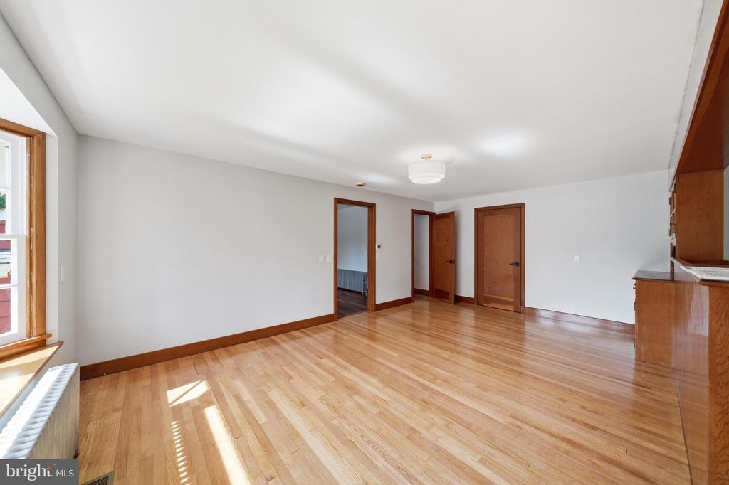 Image 17 of property listing at 118 CITY VIEW AVE, Westminster, MD 21157