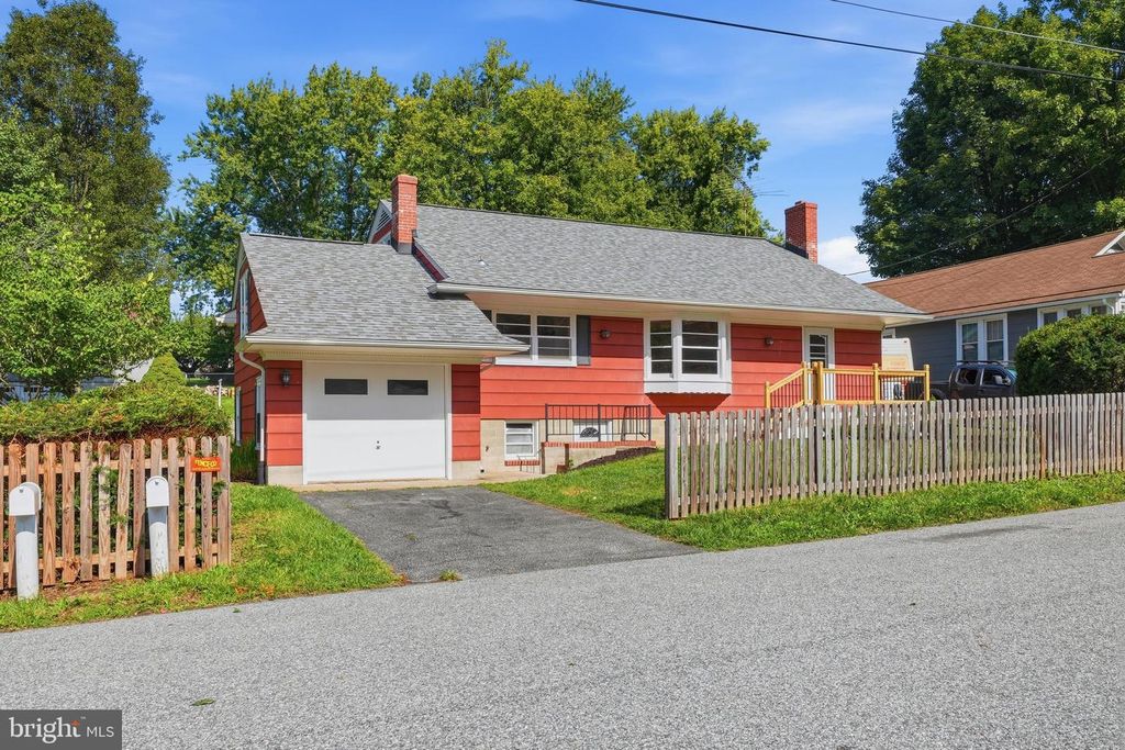 Image 2 of property listing at 118 CITY VIEW AVE, Westminster, MD 21157