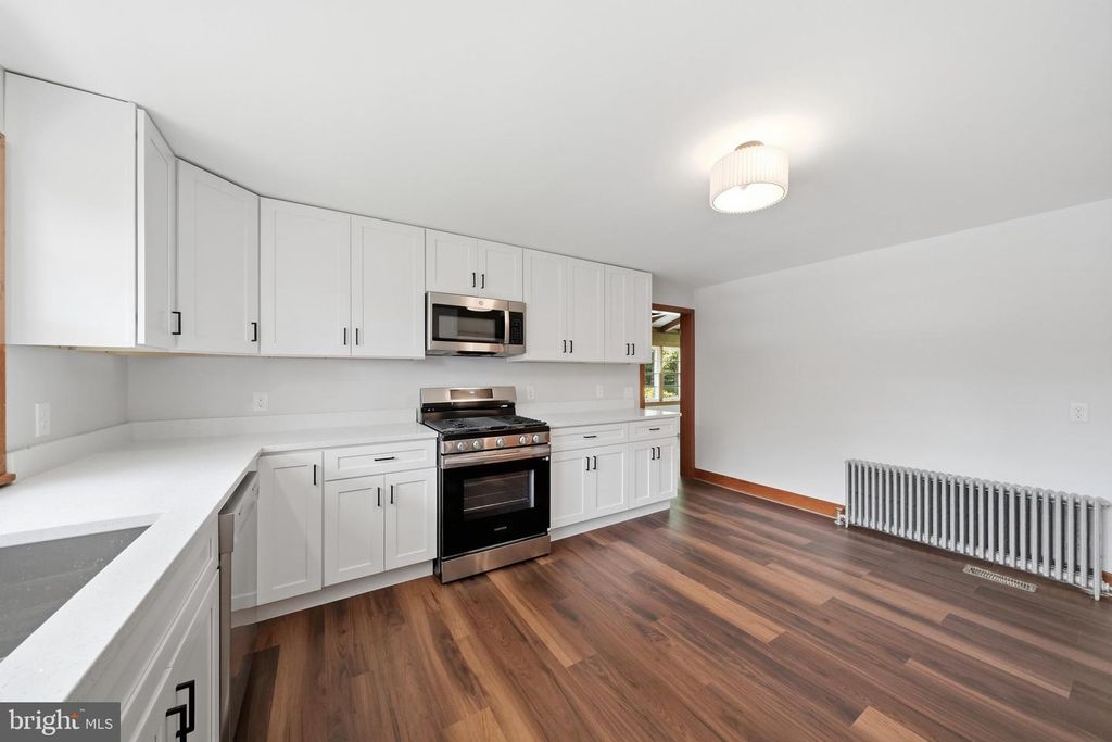 Image 23 of property listing at 118 CITY VIEW AVE, Westminster, MD 21157