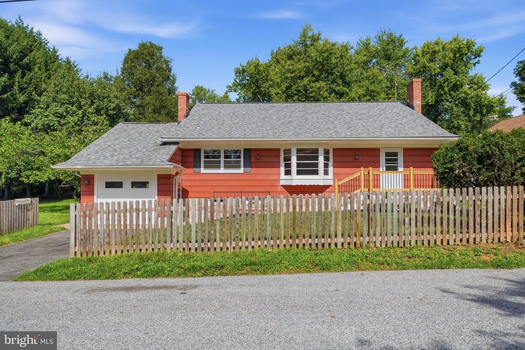 Image 3 of property listing at 118 CITY VIEW AVE, Westminster, MD 21157