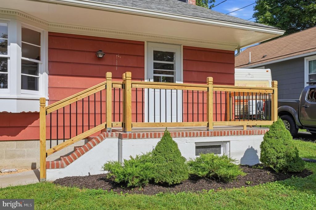 Image 5 of property listing at 118 CITY VIEW AVE, Westminster, MD 21157