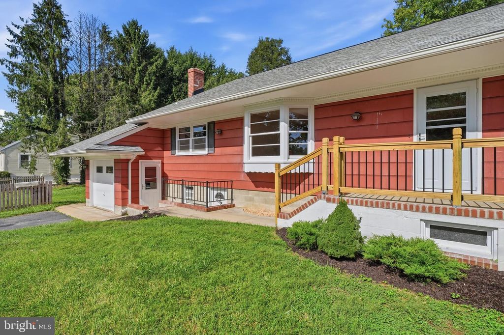 Image 6 of property listing at 118 CITY VIEW AVE, Westminster, MD 21157