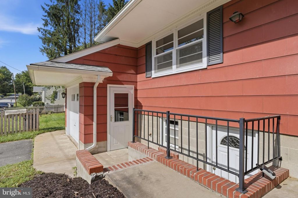 Image 7 of property listing at 118 CITY VIEW AVE, Westminster, MD 21157