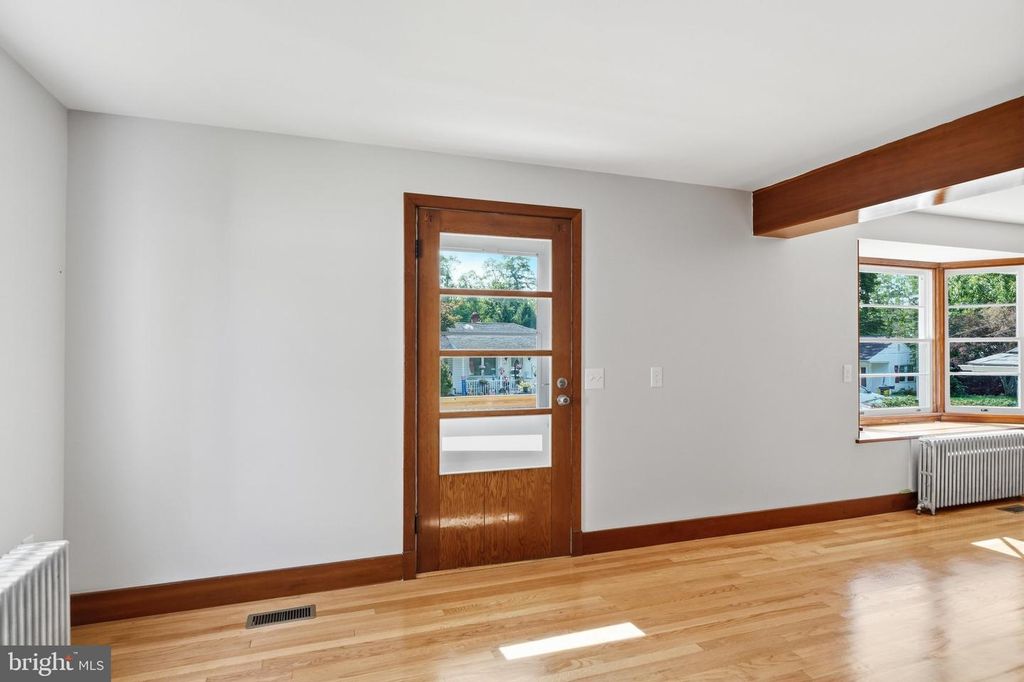 Image 8 of property listing at 118 CITY VIEW AVE, Westminster, MD 21157