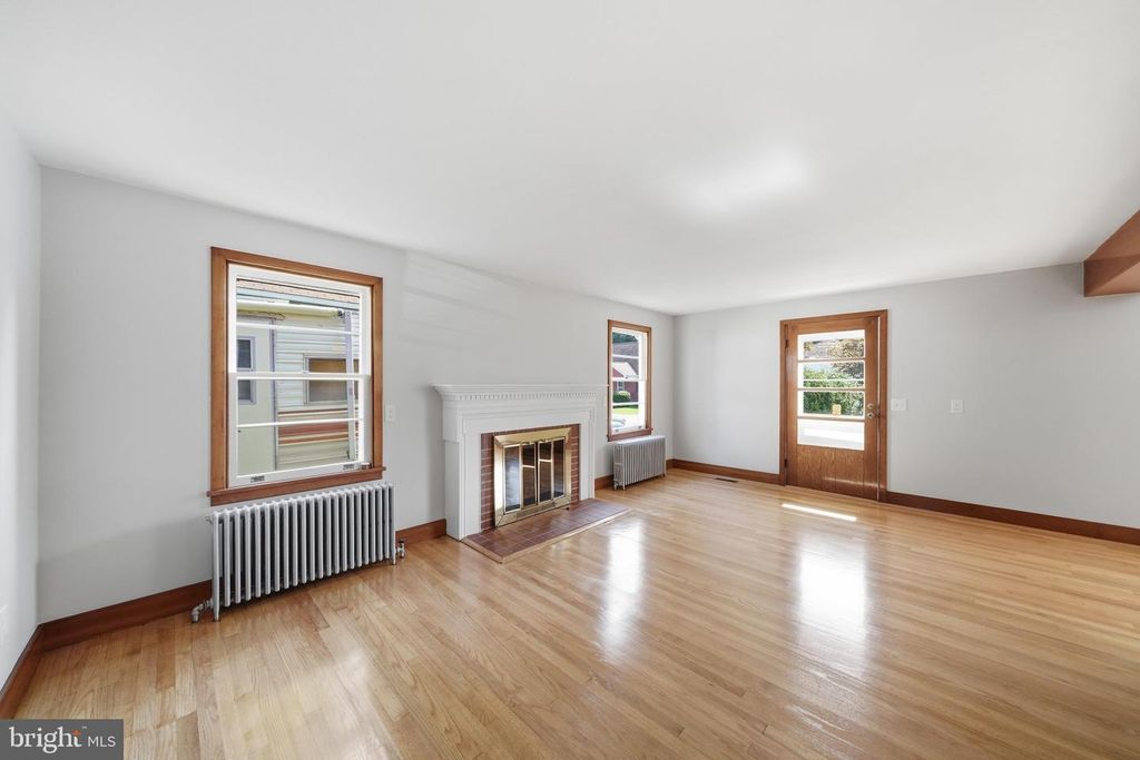 Image 9 of property listing at 118 CITY VIEW AVE, Westminster, MD 21157