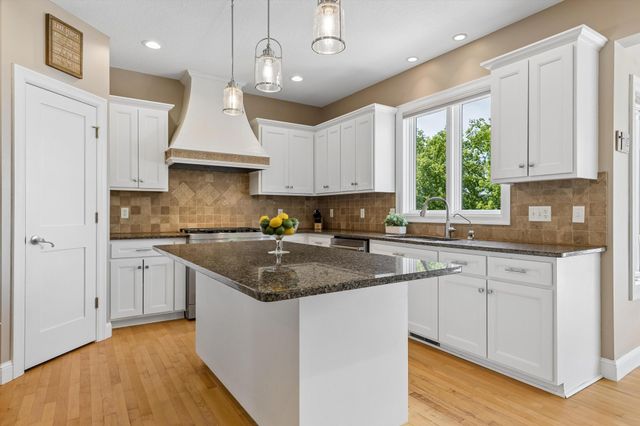 1496 Bluebill Bay Road, Burnsville, MN 55306