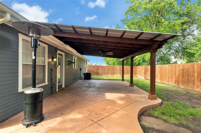 408 N Walnut Street, Roanoke, TX 76262