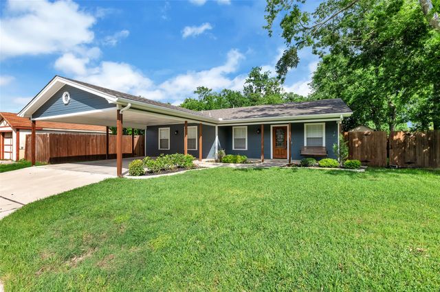 408 N Walnut Street, Roanoke, TX 76262