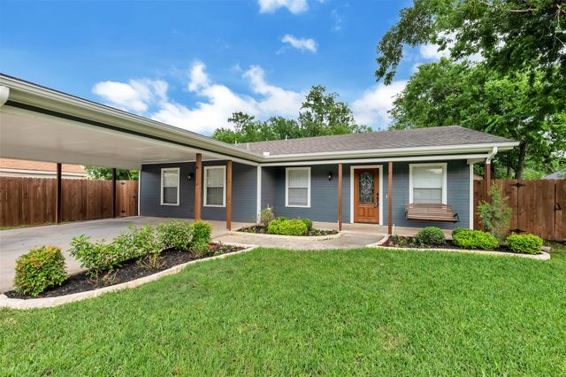 408 N Walnut Street, Roanoke, TX 76262