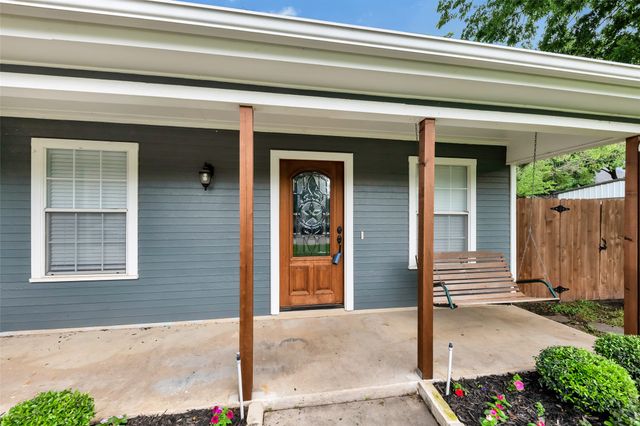 408 N Walnut Street, Roanoke, TX 76262