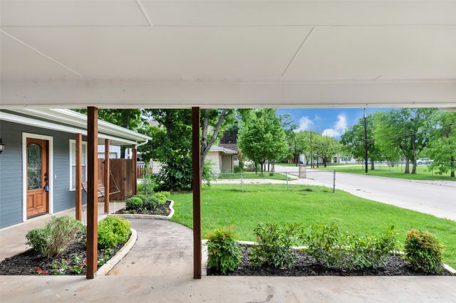 408 N Walnut Street, Roanoke, TX 76262