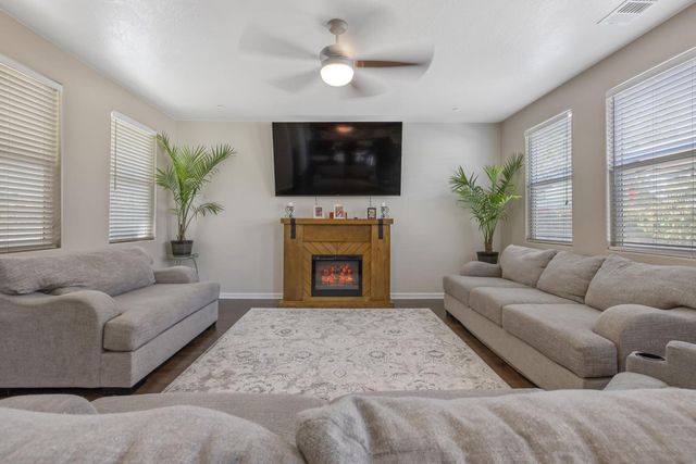 6428 W Oriole Avenue, Visalia, CA 93291