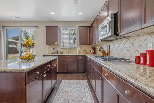 6428 W Oriole Avenue, Visalia, CA 93291