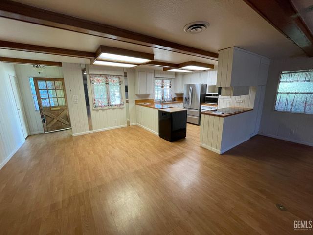 6212 Bel Aire Way, Bakersfield, CA 93309